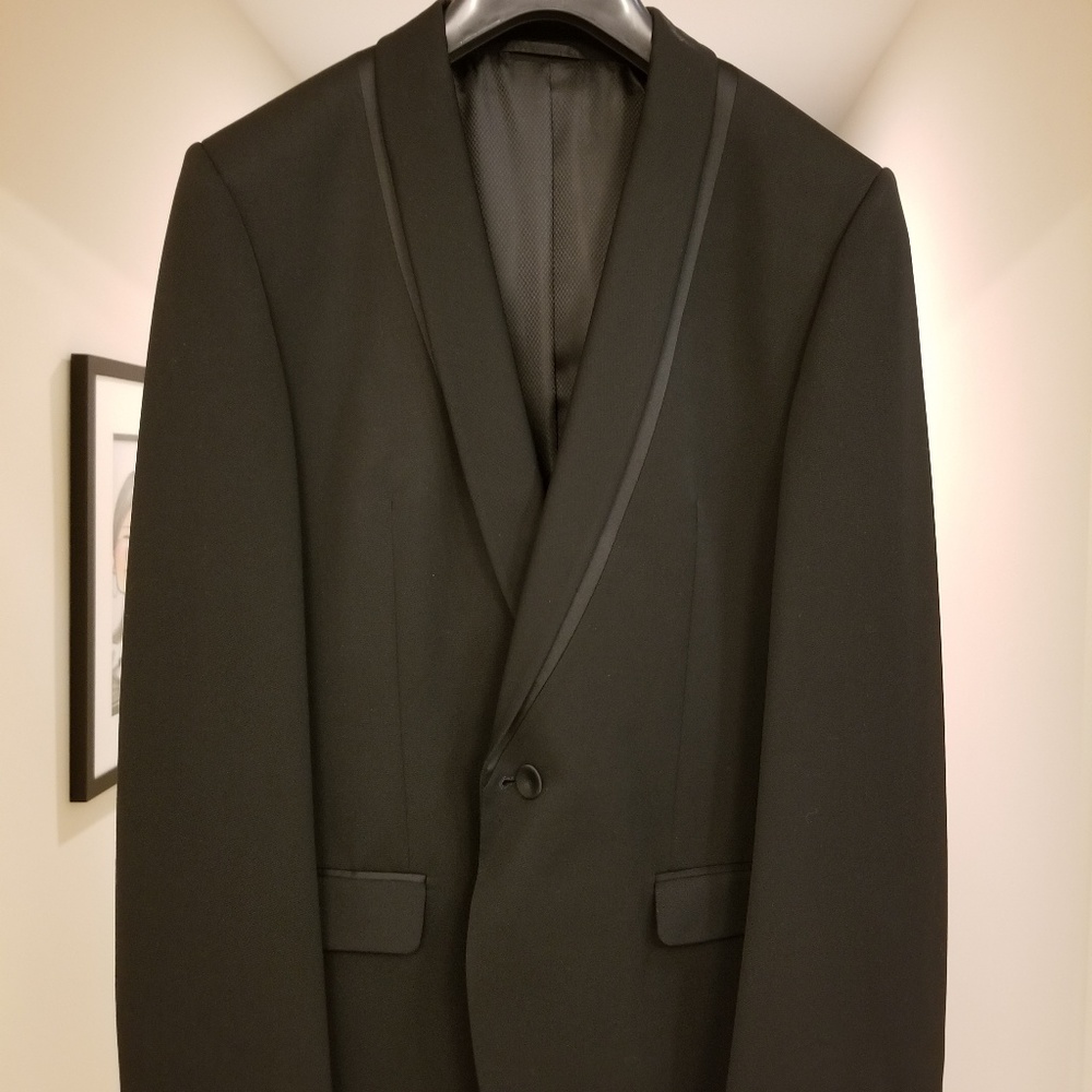 Hugo Boss black 3-pc suit 42R